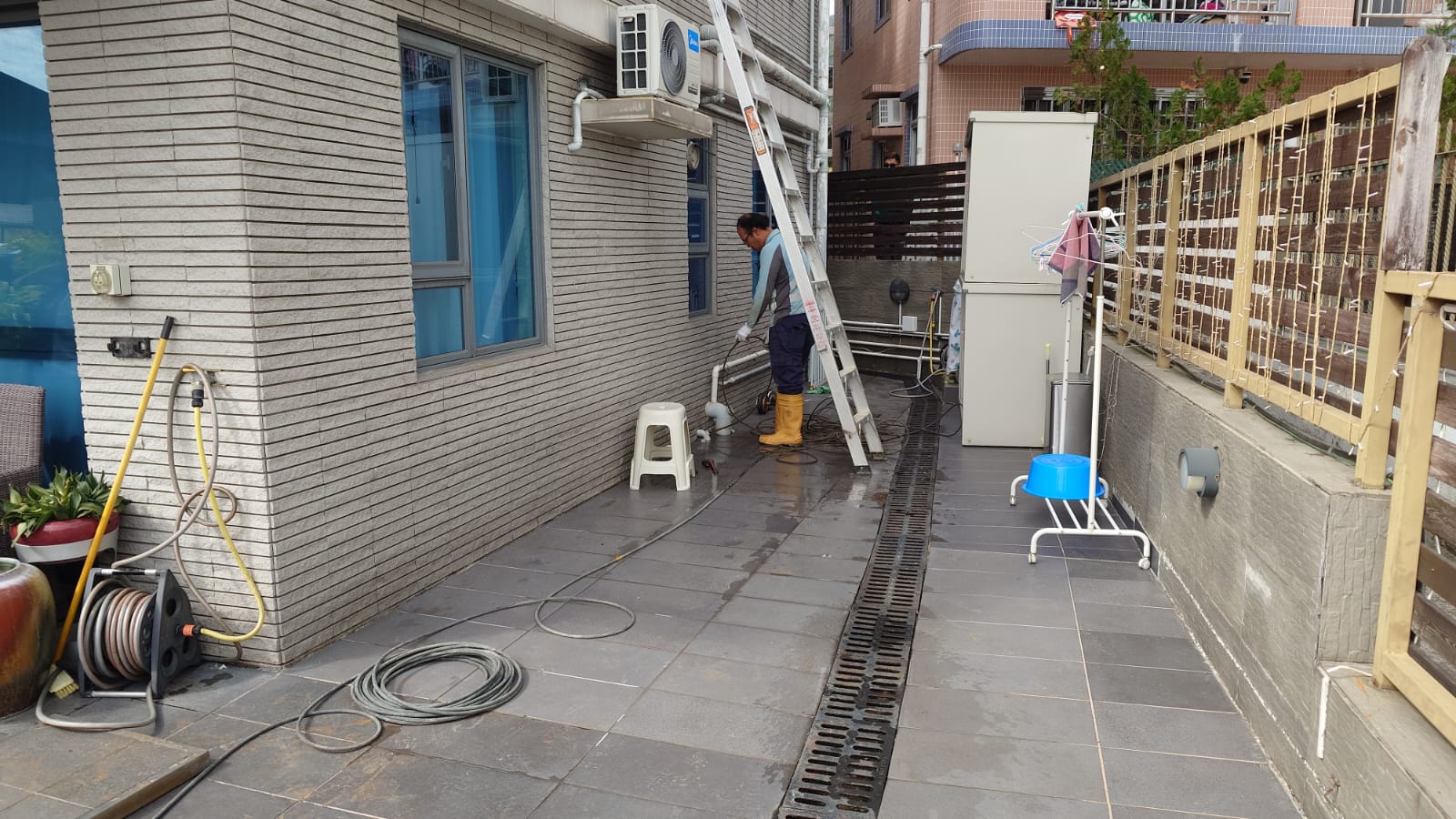 On-site drain clearing work