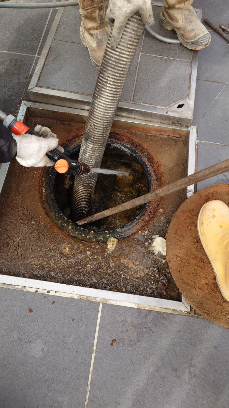 Septic tank access points during pumping work